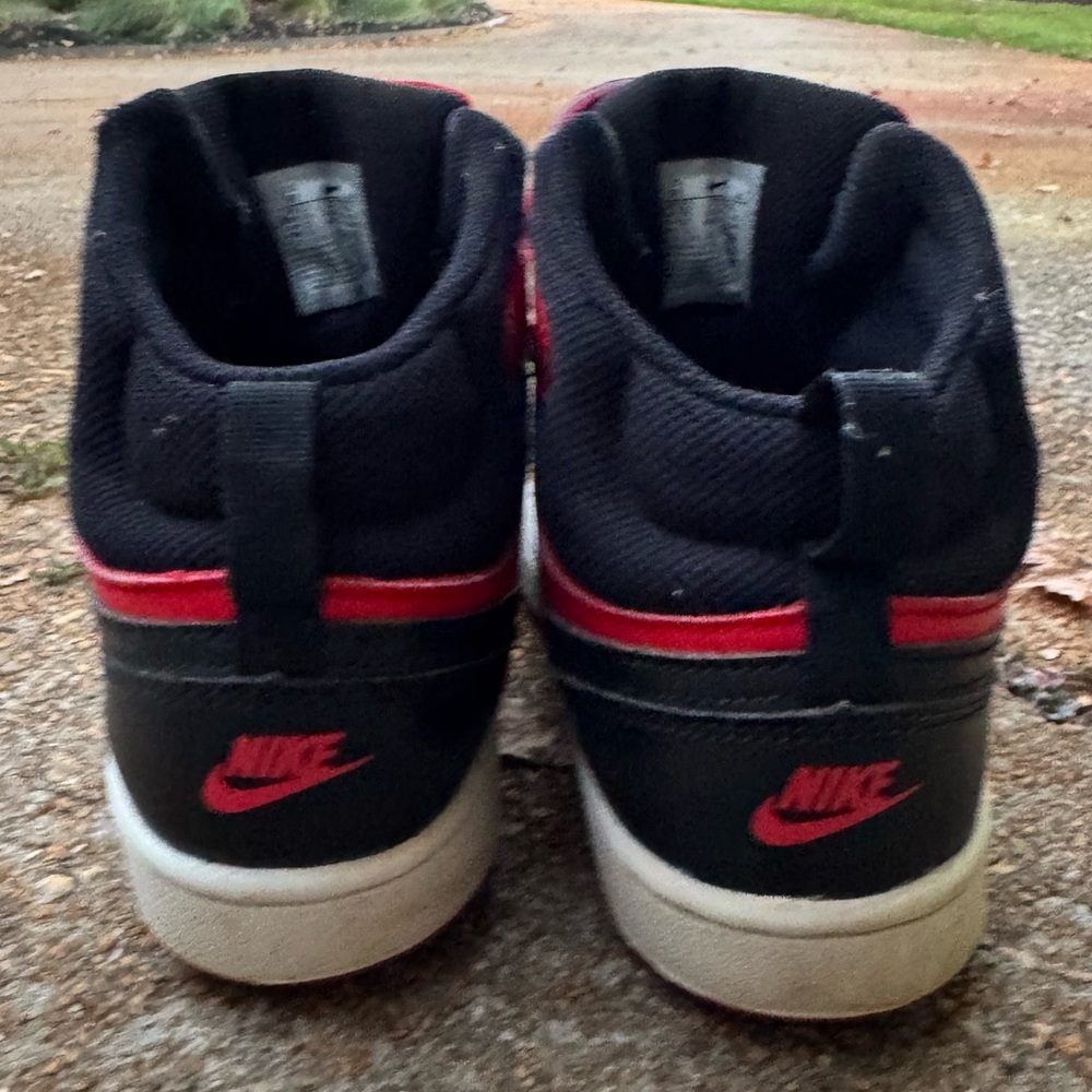 Nike Court Borough Mid 2- Red/Black
Little Kids' Shoes Size 3 - minimal wear! - Picture 7 of 7